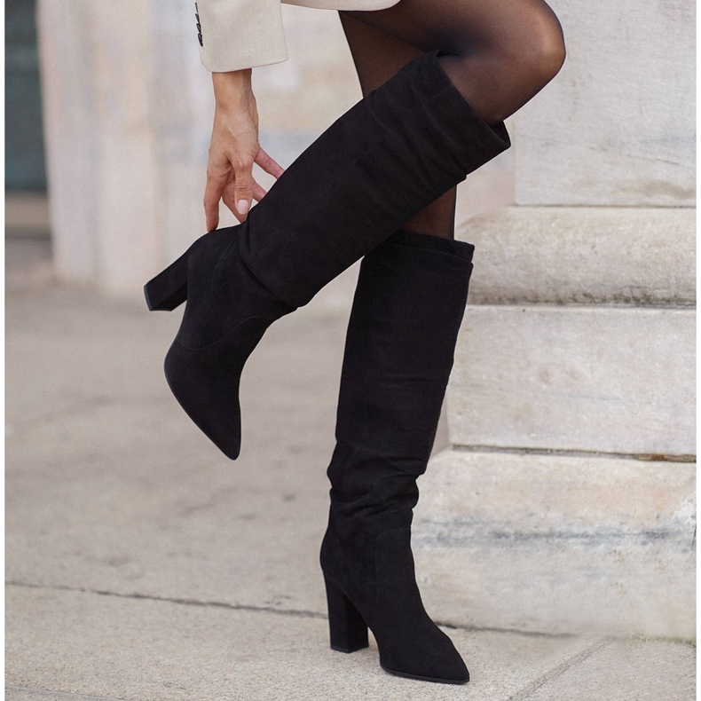 Marco Shoes Botas pretas de cano alto com babados em camurça natural preto 1