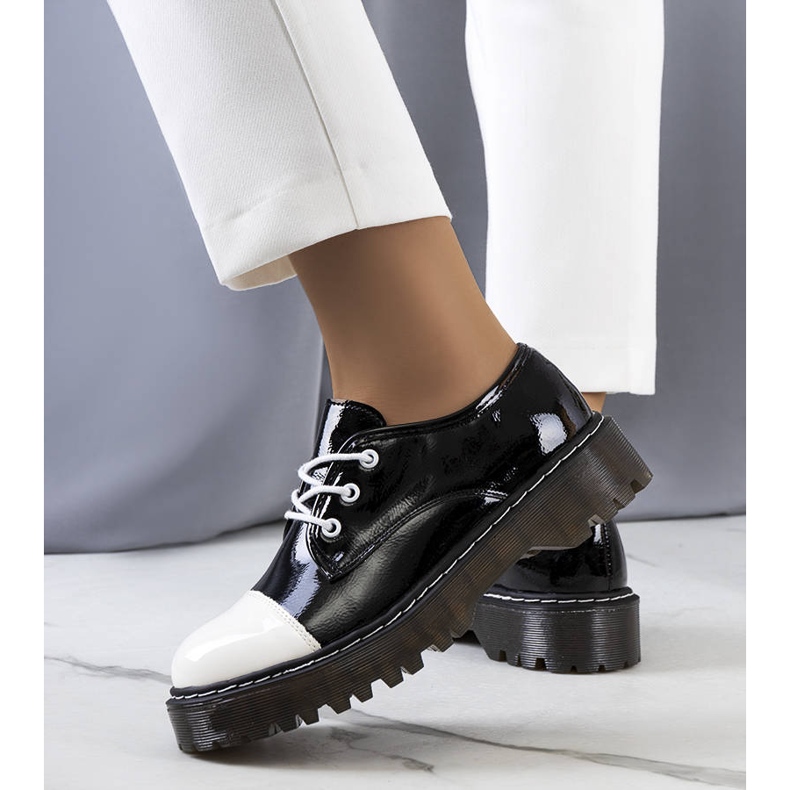 PA1 Sapato Cardin lacado preto branco 2