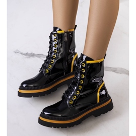 PA1 Botas Edaline lacadas a preto amarelo 1 PA1 Botas Edaline lacadas a preto amarelo 1
