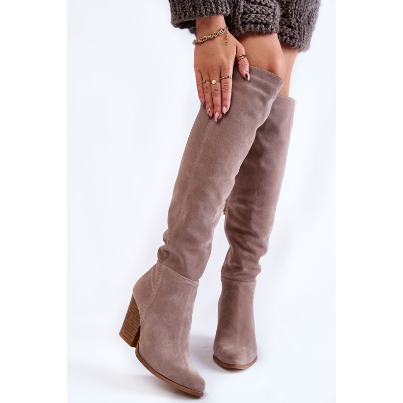 Lewski Shoes Botas femininas de camurça até o joelho Lewski 2833 cinza bege 1