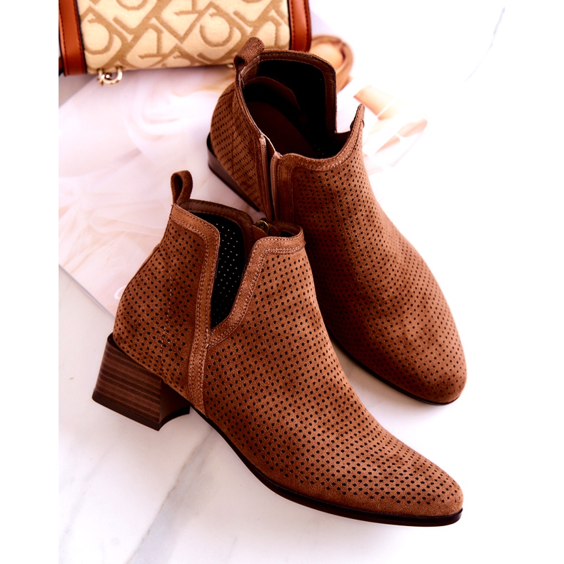 Vinceza Botas de camurça a céu aberto com um recorte marrom Carine castanho 3 Vinceza Botas de camurça a céu aberto com um recorte marrom Carine castanho 3