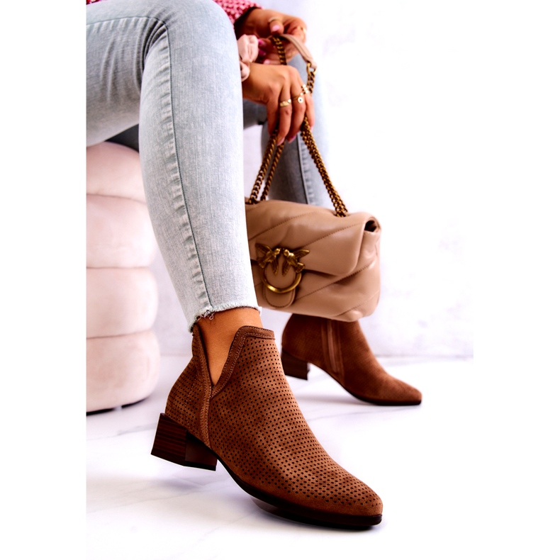 Vinceza Botas de camurça a céu aberto com um recorte marrom Carine castanho 2 Vinceza Botas de camurça a céu aberto com um recorte marrom Carine castanho 2