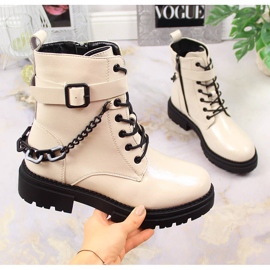 Laura La.Fi Botas femininas de couro envernizado com corrente, isoladas, bege La.Fi 1