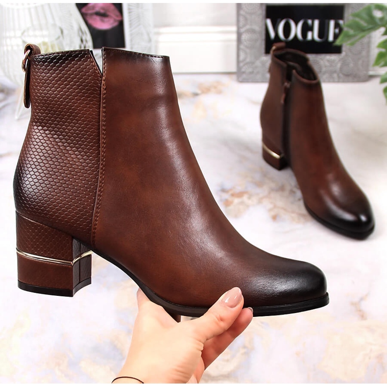 Botas femininas Jodhpur em um poste isolado marrom M. Daszyński 1