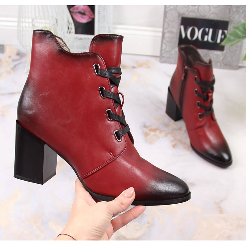 Botas femininas com isolamento vermelho no poste M. Daszyński preto 1