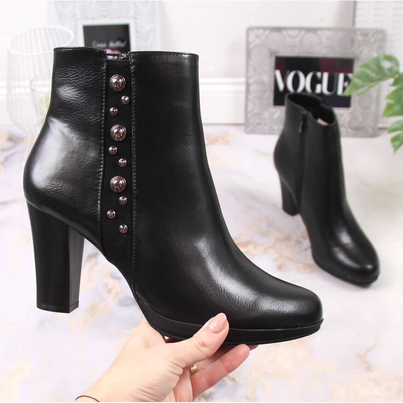 Botas femininas no poste com a decoração de isolamento preto Jezzi 1 Botas femininas no poste com a decoração de isolamento preto Jezzi 1