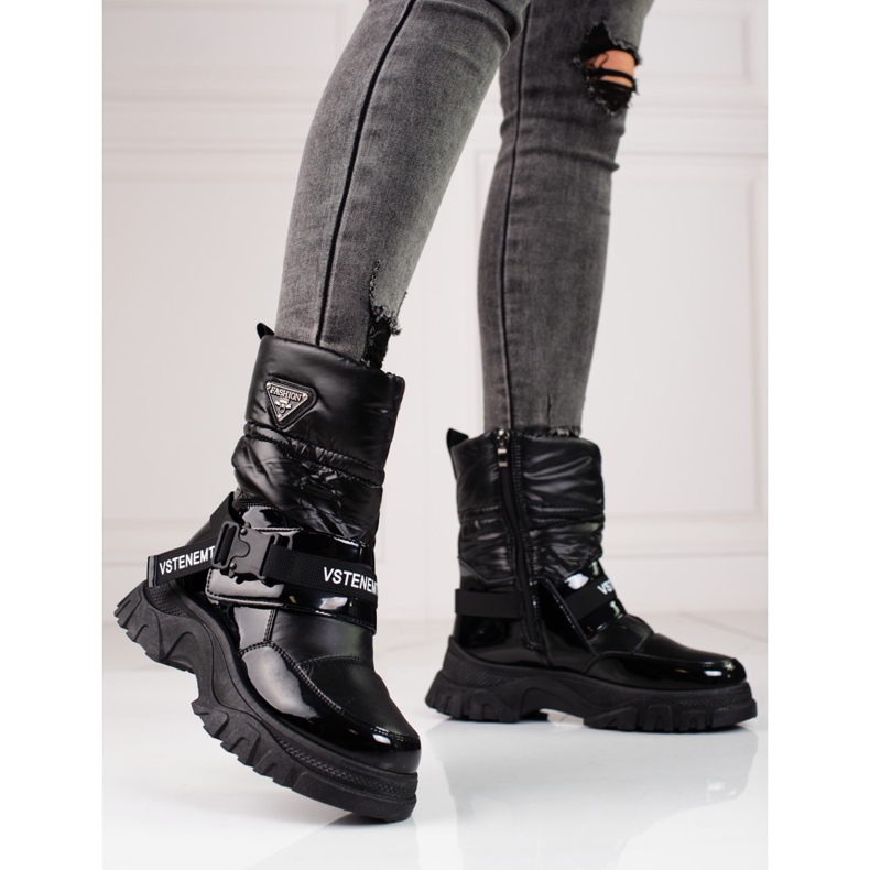 Botas de neve shelovet femininas isoladas com pele preto 2