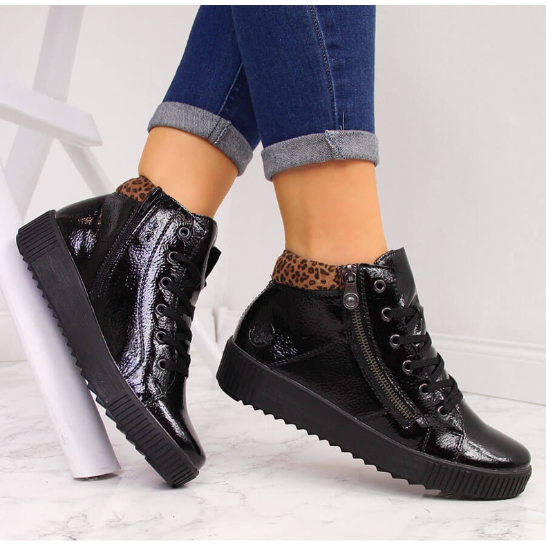 Botas femininas lacadas pretas Rieker M6434 preto 1