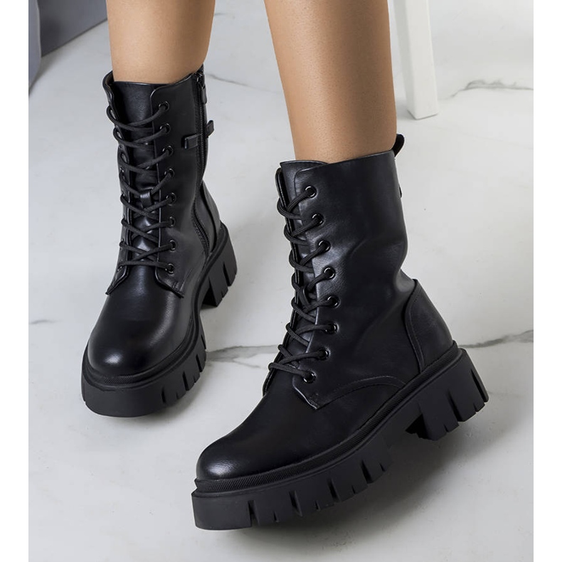 BM Botas pretas em uma sola maciça de Darius preto 1