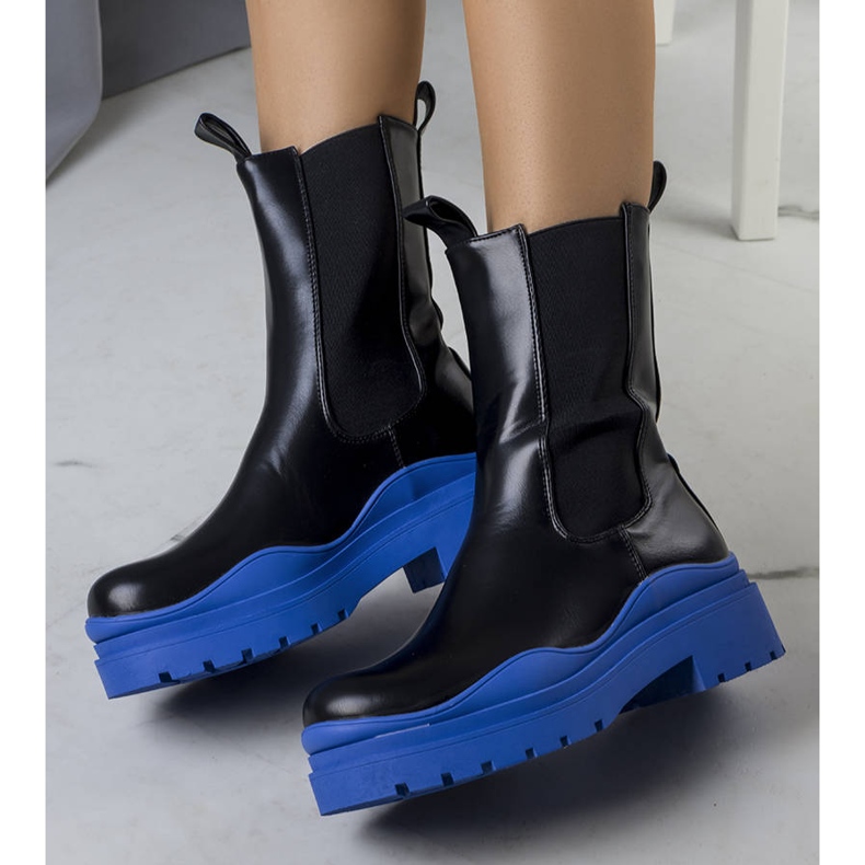 BM Botas pretas em uma sola azul Jadiel preto 1