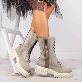 Tênis feminino confortável na plataforma, bege isolado Bugatti KK253096 1