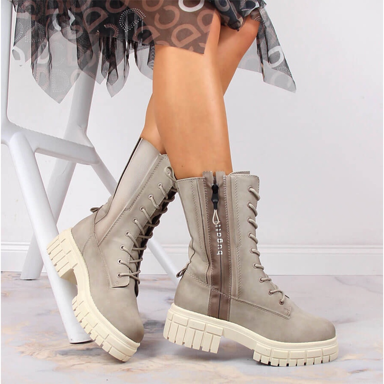 Tênis feminino confortável na plataforma, bege isolado Bugatti KK253096 1