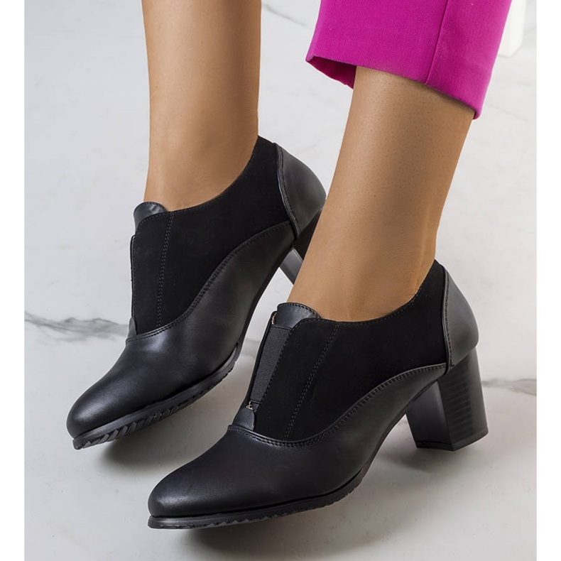 BM Sapatos pretos com cadarço no poste Corder 1