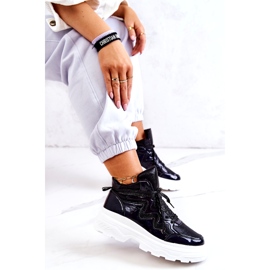 Sapatos esportivos isolados pretos femininos 4