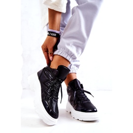 Sapatos esportivos isolados pretos femininos 1