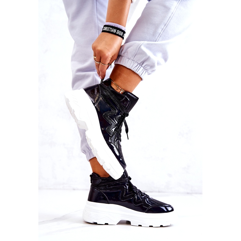 Sapatos esportivos isolados pretos femininos 2