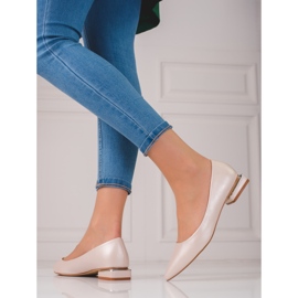 Sapatos femininos bege com salto baixo Shelovet 1