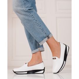 Lordes femininos Shelovet brancos feitos de couro natural 1