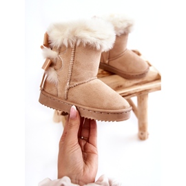 Botas de neve isoladas de meninas com arcos de mendigo leves bege 4