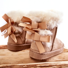 Botas de neve isoladas de meninas com arcos de mendigo leves bege 3