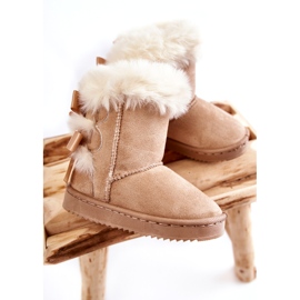 Botas de neve isoladas de meninas com arcos de mendigo leves bege 2