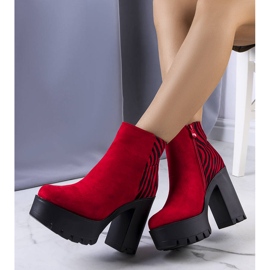 BM Botins vermelhos num poste alto Khalid 1