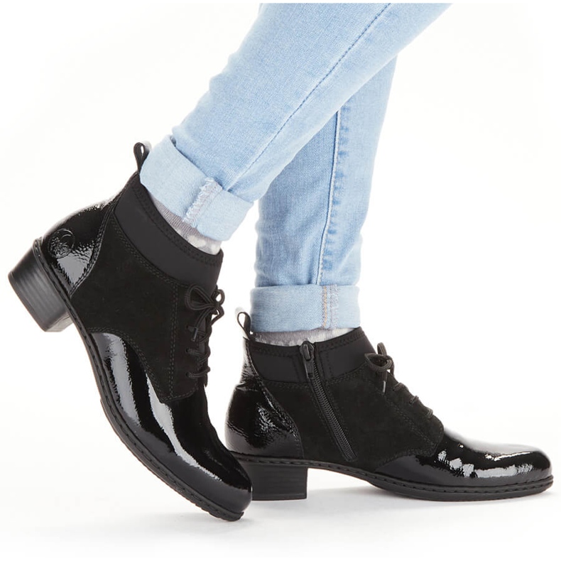 Botas de mulher lacadas em couro preto com isolamento Rieker Y0740-00 1