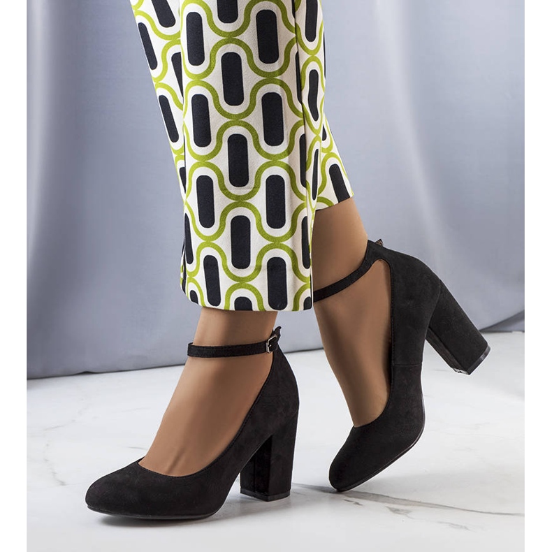 PA1 Sapatos pretos com cinto da Norrie 1