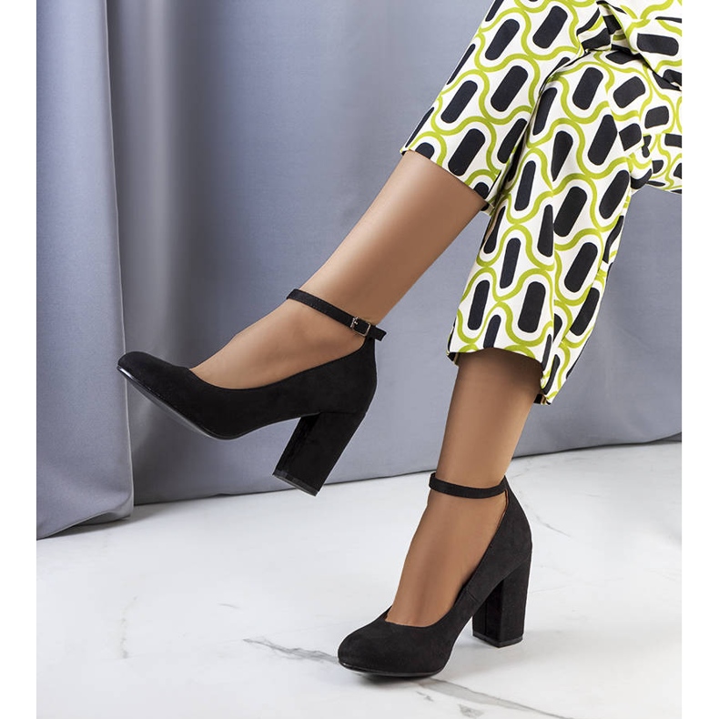 PA1 Sapatos pretos com cinto da Norrie 2