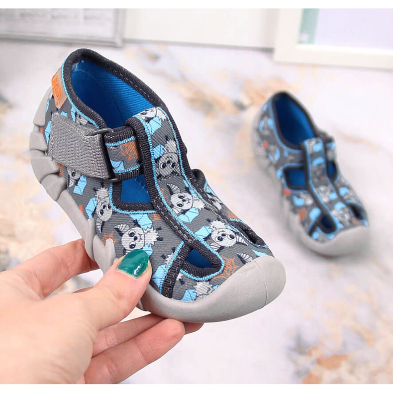 Chinelos de criança de velcro com um bastão Befado cinza 2