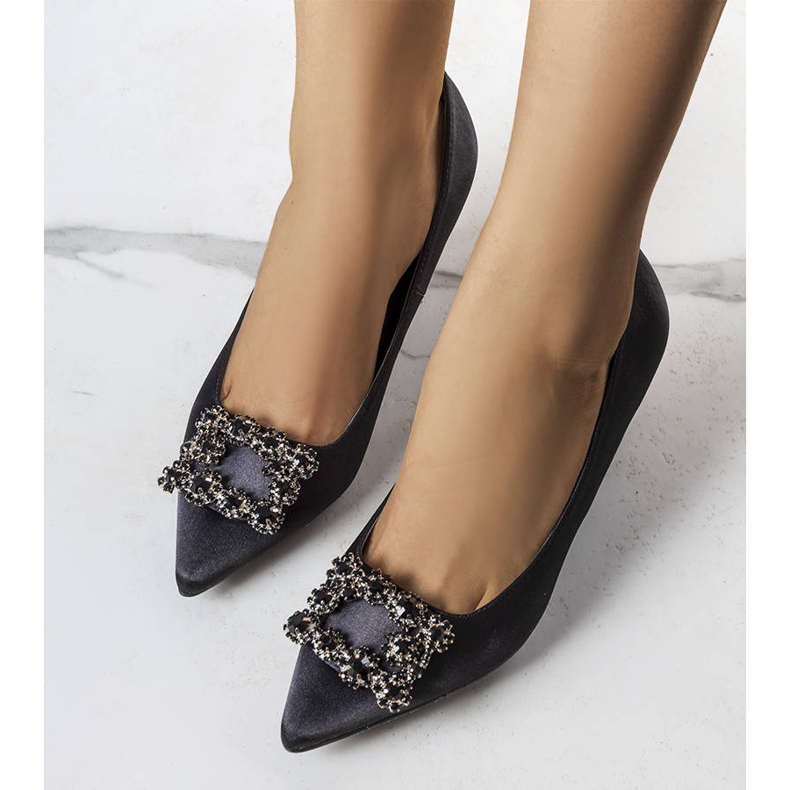 BM Sapatos de salto alto pretos, Lukis 1