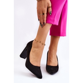 Sapatos de camurça em um salto elegante Preto Estellia 1