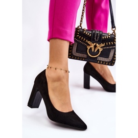 Sapatos de camurça em um salto elegante Preto Estellia 2