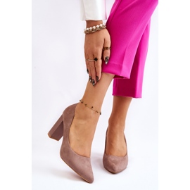 Bombas de camurça em saltos elegantes bege Estellia 1