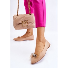 Bailarinas femininas pontiagudas com laço decorativo bege escuro luminoso 2