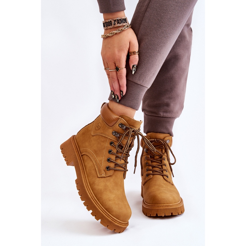 Botas femininas isoladas Camel com cadarço até a metade do caminho marrom 1
