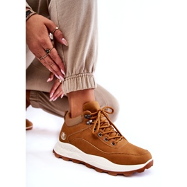 Botas de trekking de camelo isoladas femininas castanho 4