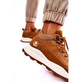 Botas de trekking de camelo isoladas femininas castanho 3