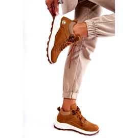 Botas de trekking de camelo isoladas femininas marrom 2