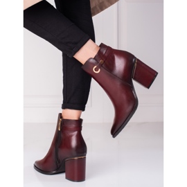 W. Potocki Botas bordeaux de mulher Shelovet no poste vermelho 1 W. Potocki Botas bordeaux de mulher Shelovet no poste vermelho 1