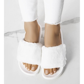 PA1 Sliders brancos com pele de marfim 1