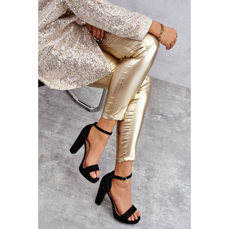 Sandálias de camurça no salto preto espetacular 2