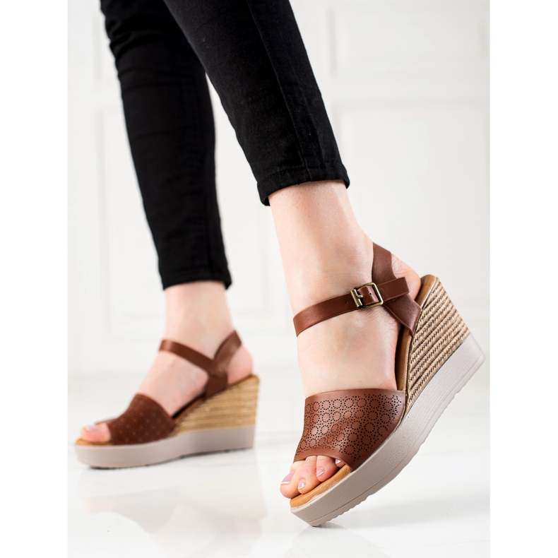 Clowse Sandálias leves com salto em cunha marrom 1