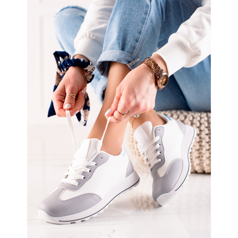 TRENDI Sapatos esportivos clássicos feitos de couro ecológico branco cinza 1