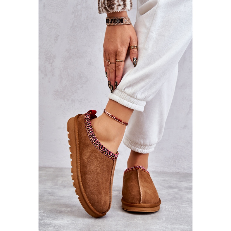 Chinelos femininos de camurça com pele de camelo bufante marrom 2