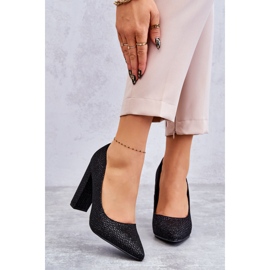 Bombas brilhantes em um salto preto Elmira 1