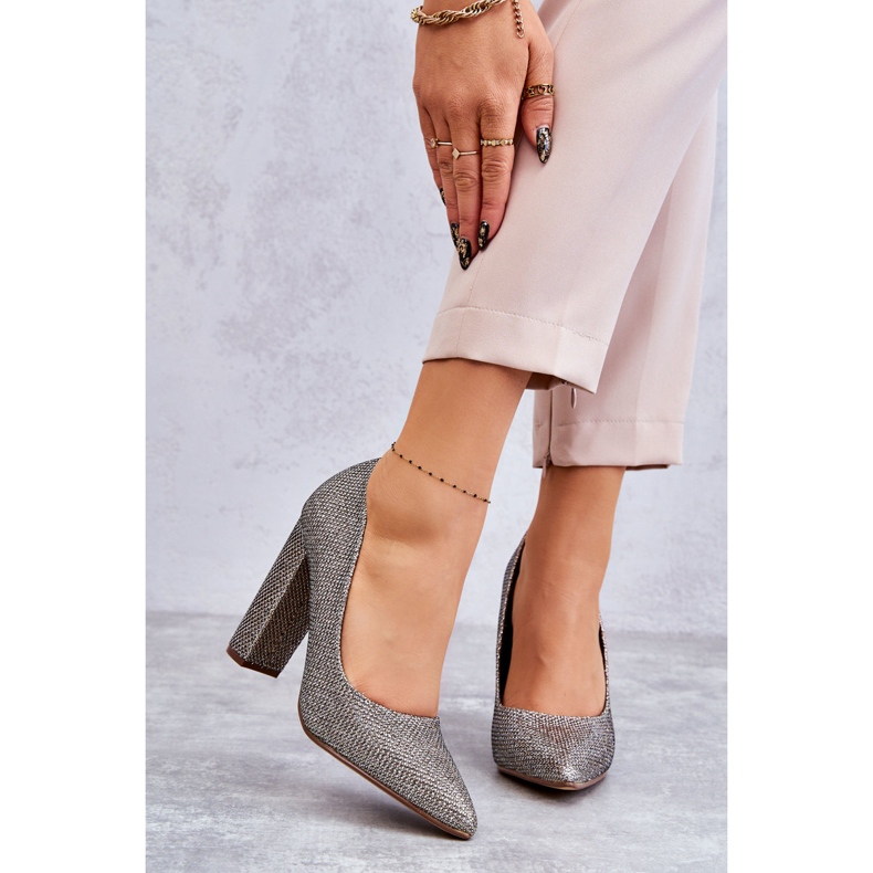 PA1 Sapatos brilhantes no salto prateado e dourado Elmira castanho prata 1