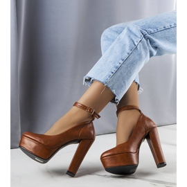 PA1 Sapatilha de salto alto marrom da Adela castanho 1