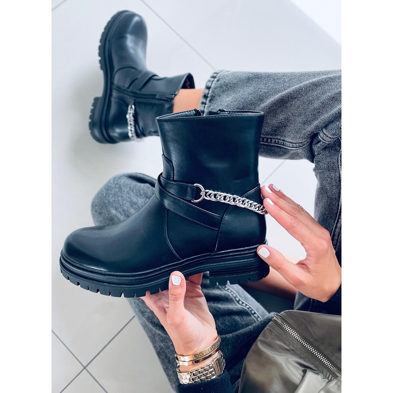 BM Bota Cindy Black com corrente preto 1