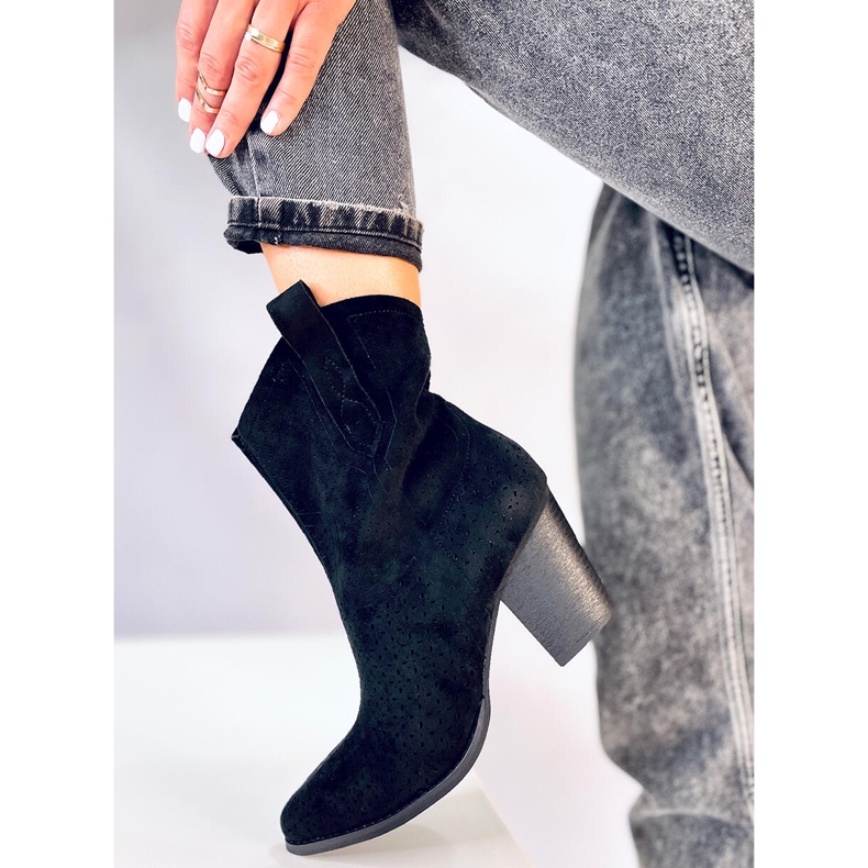 BM Bota caubói com recortes Douglas Black preto 1 BM Bota caubói com recortes Douglas Black preto 1